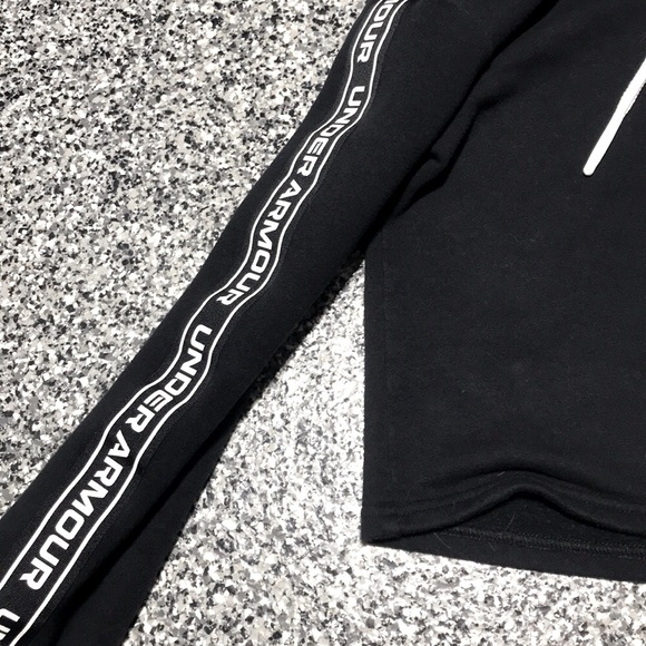 Under Armour ✦ Black Oversized Loose Hoodie (XS/S) - Picture 2 of 4